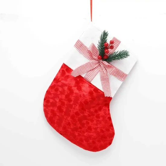 Calza di Natale Borsa regalo di Babbo Natale Decorazione natalizia Calzini di velluto di Capodanno con fiocco scozzese con ornamento di aghi di pino e bacche